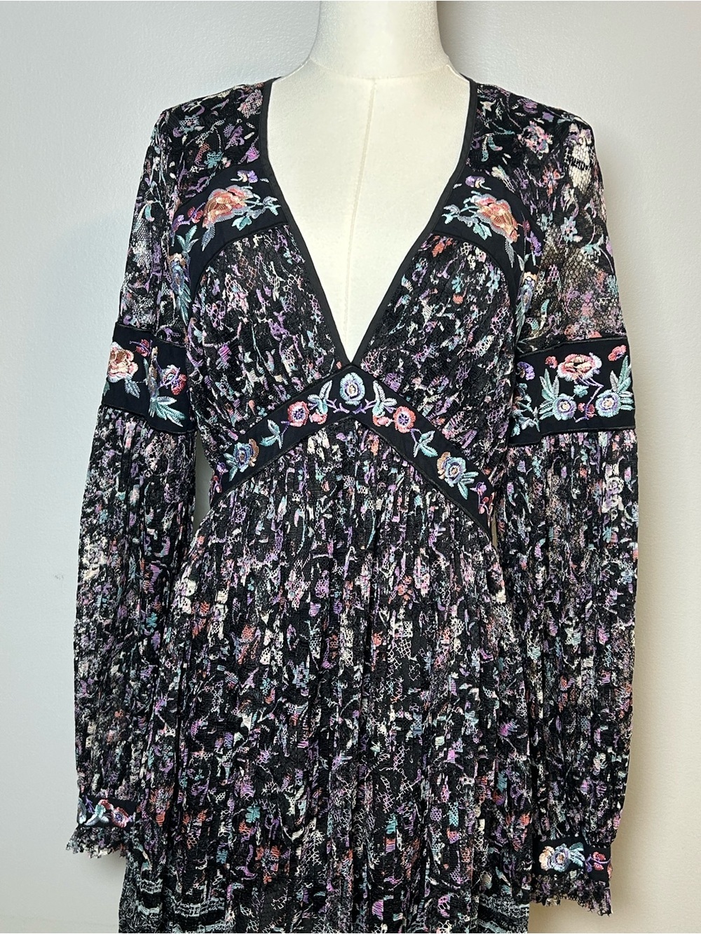 Free People cherry blossom Mini Dress size 6 Embroidered lace boho floral - Picture 3 of 16
